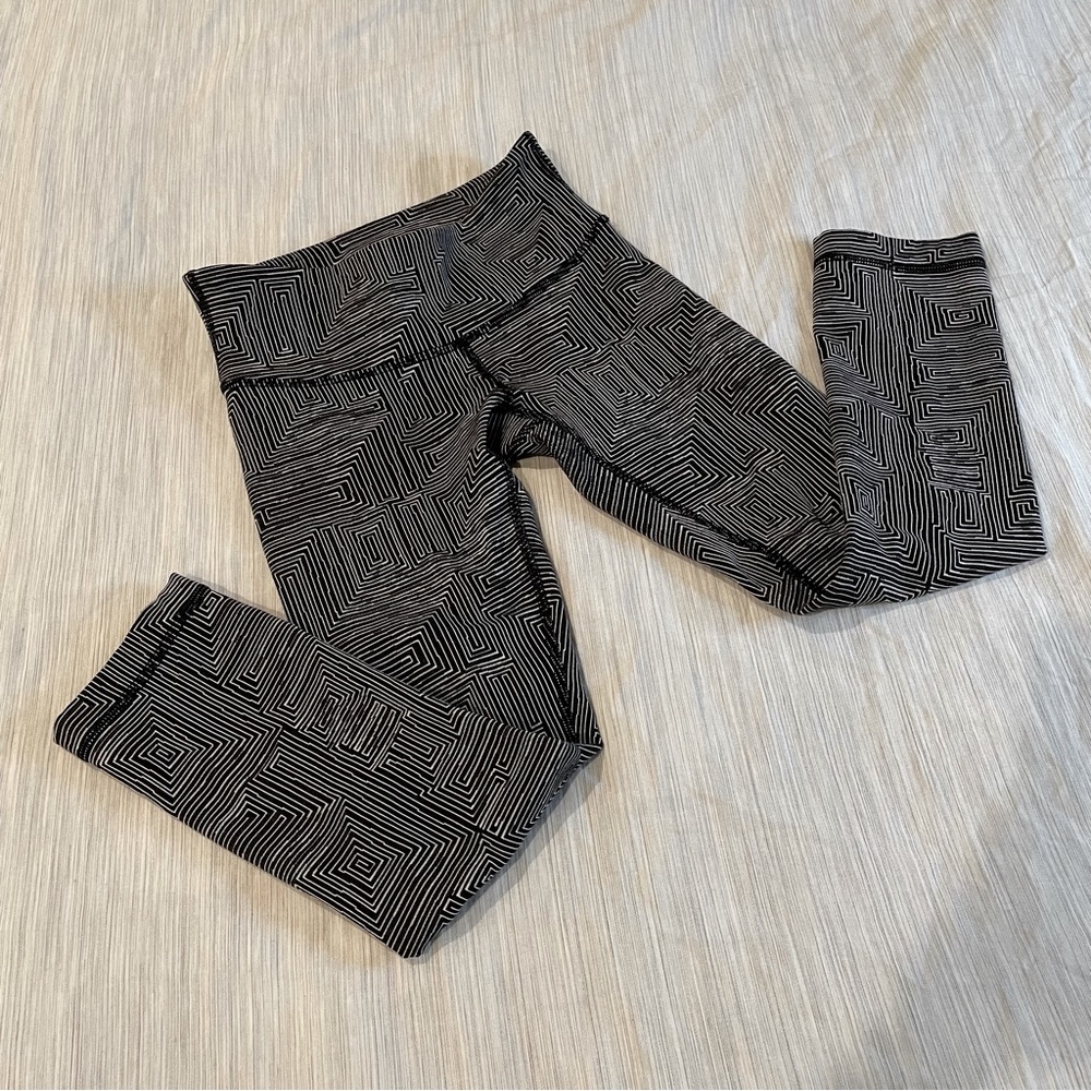 lululemon Women’s Wunder Under Leggings | Size 2 | Patterned Square Lines | B&W